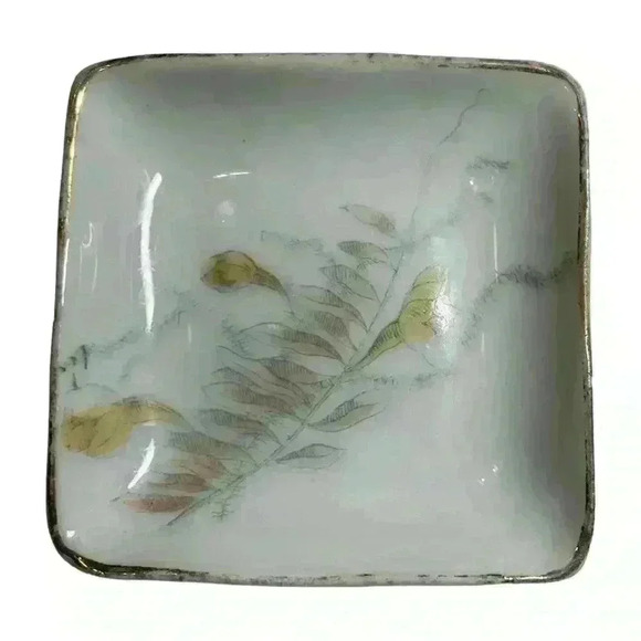 Set of 4 vintage hand painted Japanese sushi dip or salt dishes - Picture 3 of 10